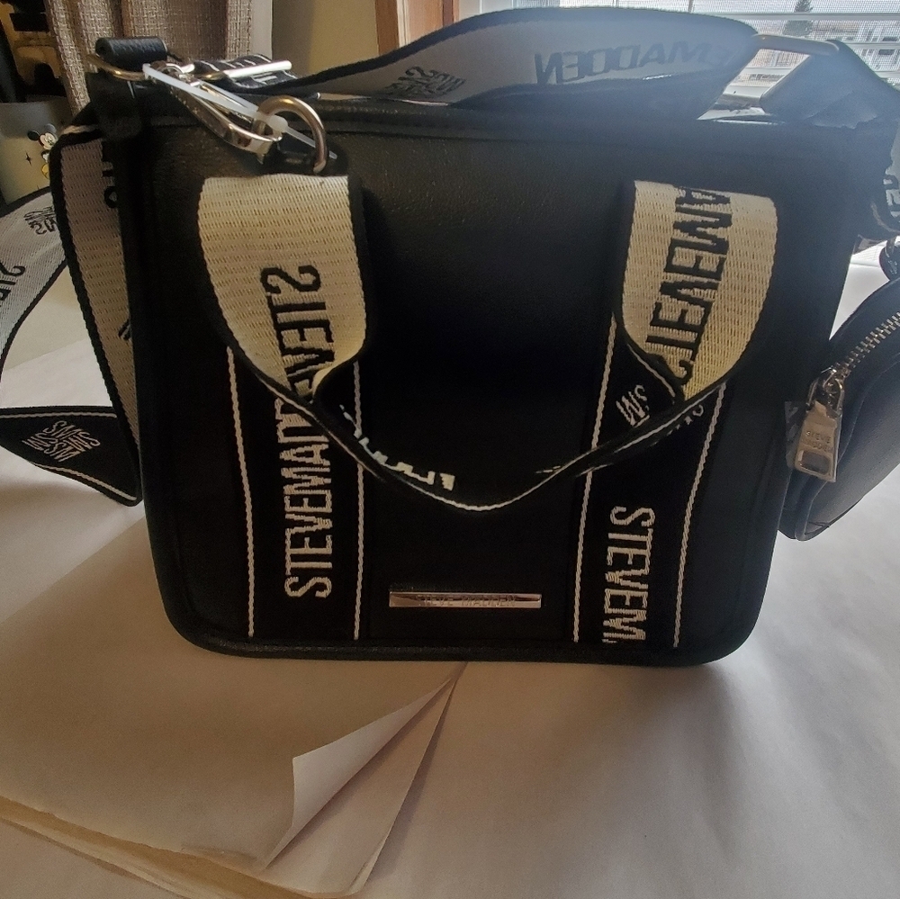 Steve Madden  Bevelyn Black Crossbody Bag. NWT. GUITAR STRAP